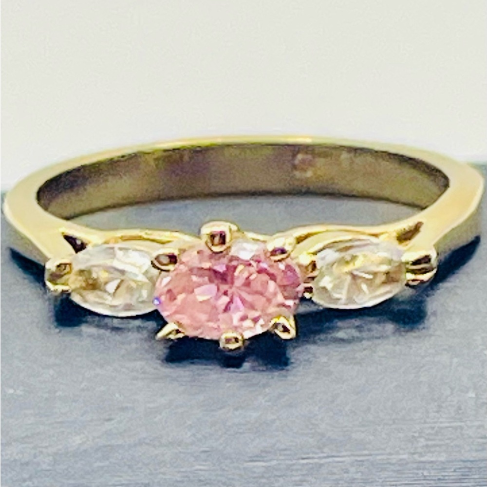 Gold Tone Oval Pink Rhinestone and Crystal 3 Stone Ring. Size 8